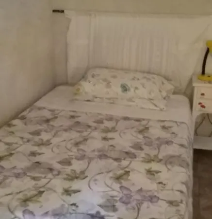 فندق مبيت وإفطار La Finestra Sul Cortile بوميتْسْيا